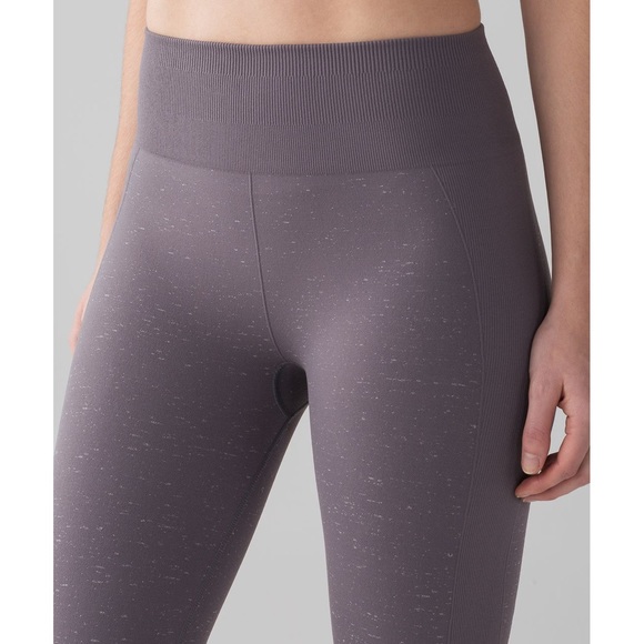 LULULEMON Free to Flow Lavender Cropped Leggings - Picture 3 of 8